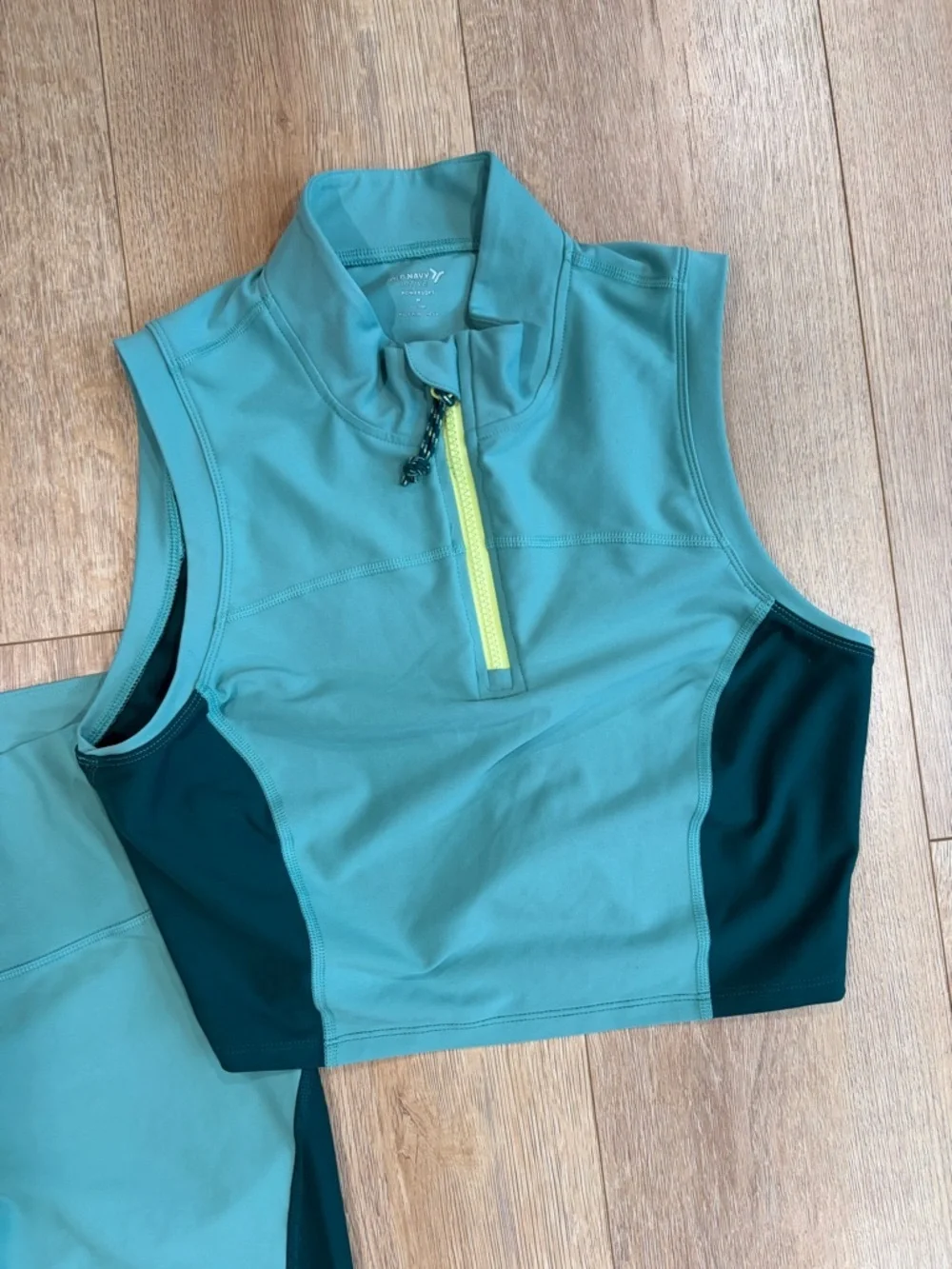 Old Navy Active PowerSoft Matching Set Leggings Crop Top Green Colorblock M